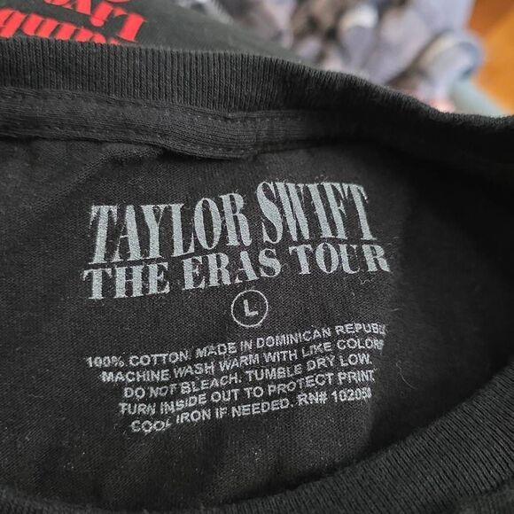Taylor Swift Women's Size Large Black The Eras Tour 2023-2024 Concert T-Shirt - Picture 2 of 4